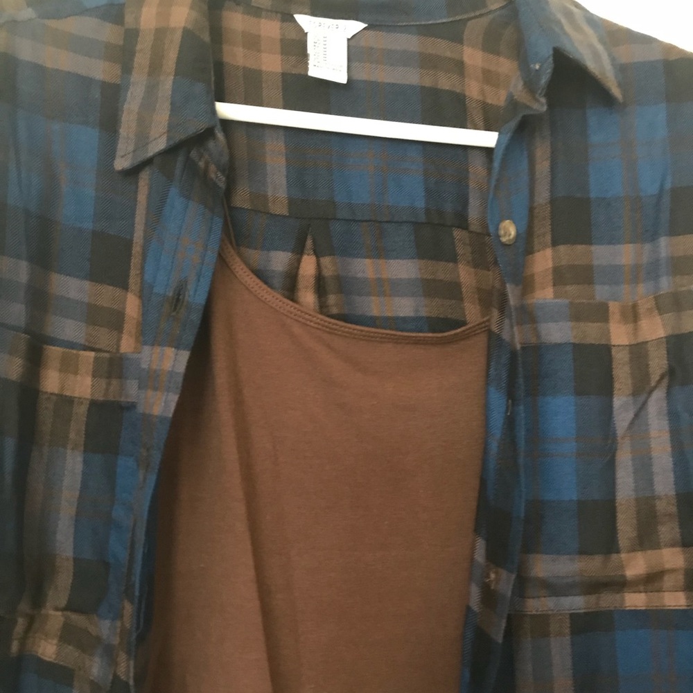 Blue and brown flannel with brown cami⭐️